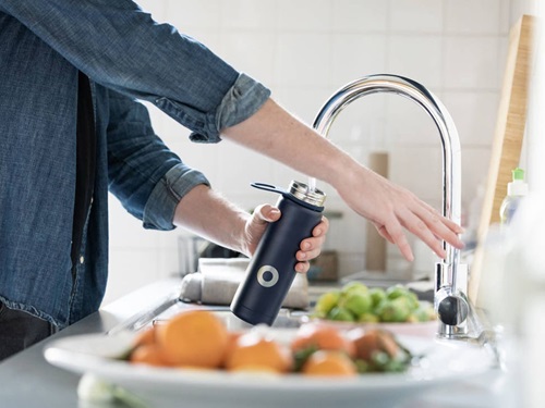 �por qu� es importante lavar las botellas reusables?