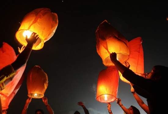 los globos de cantoya le dar�n  ese toque especial a la noche